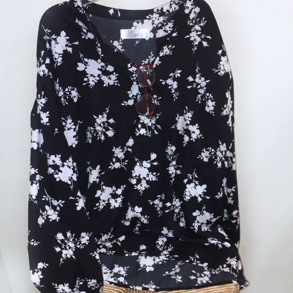 Tunic style flower blouse - Picture 9 of 9